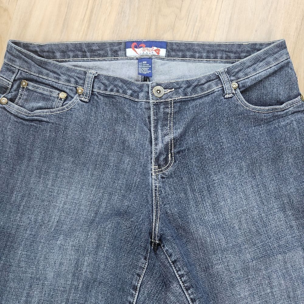 Swak Gray Embossed Back Pocket Capri Jeans Size 18 — image 4 of 8